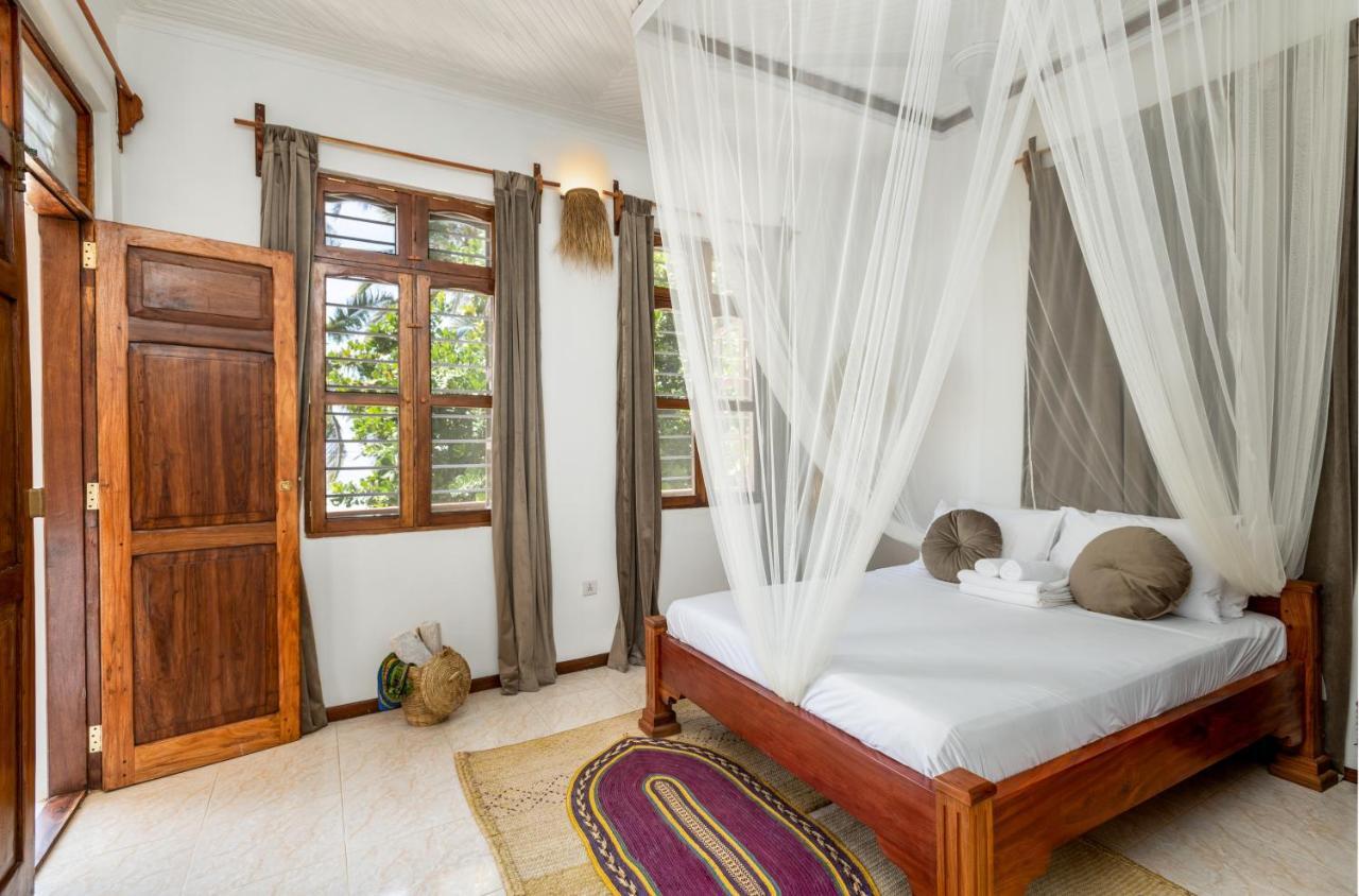 Kima Serviced Beach House & Suites Bwejuu Exterior photo