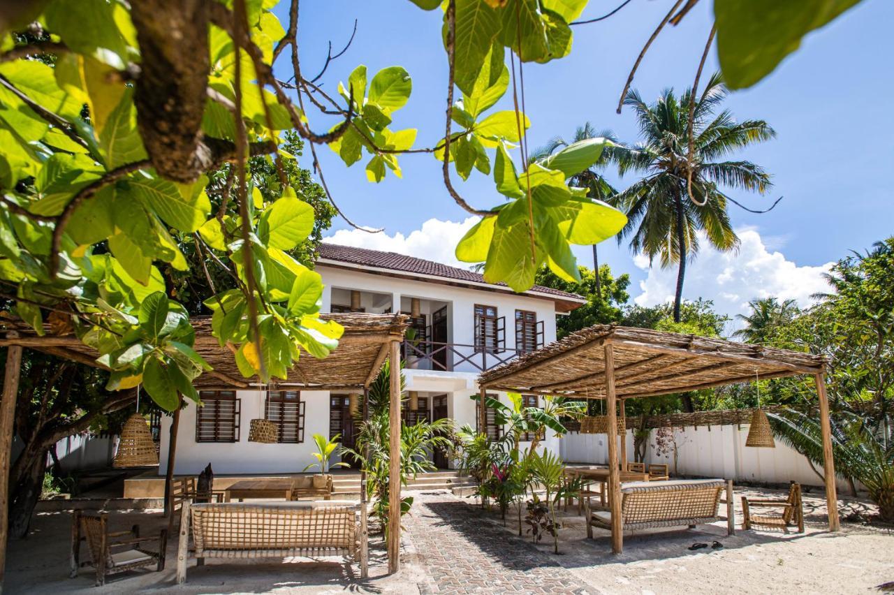 Kima Serviced Beach House & Suites Bwejuu Exterior photo