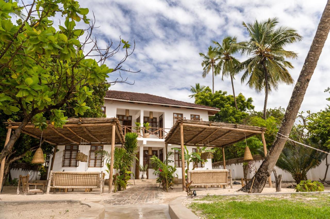 Kima Serviced Beach House & Suites Bwejuu Exterior photo
